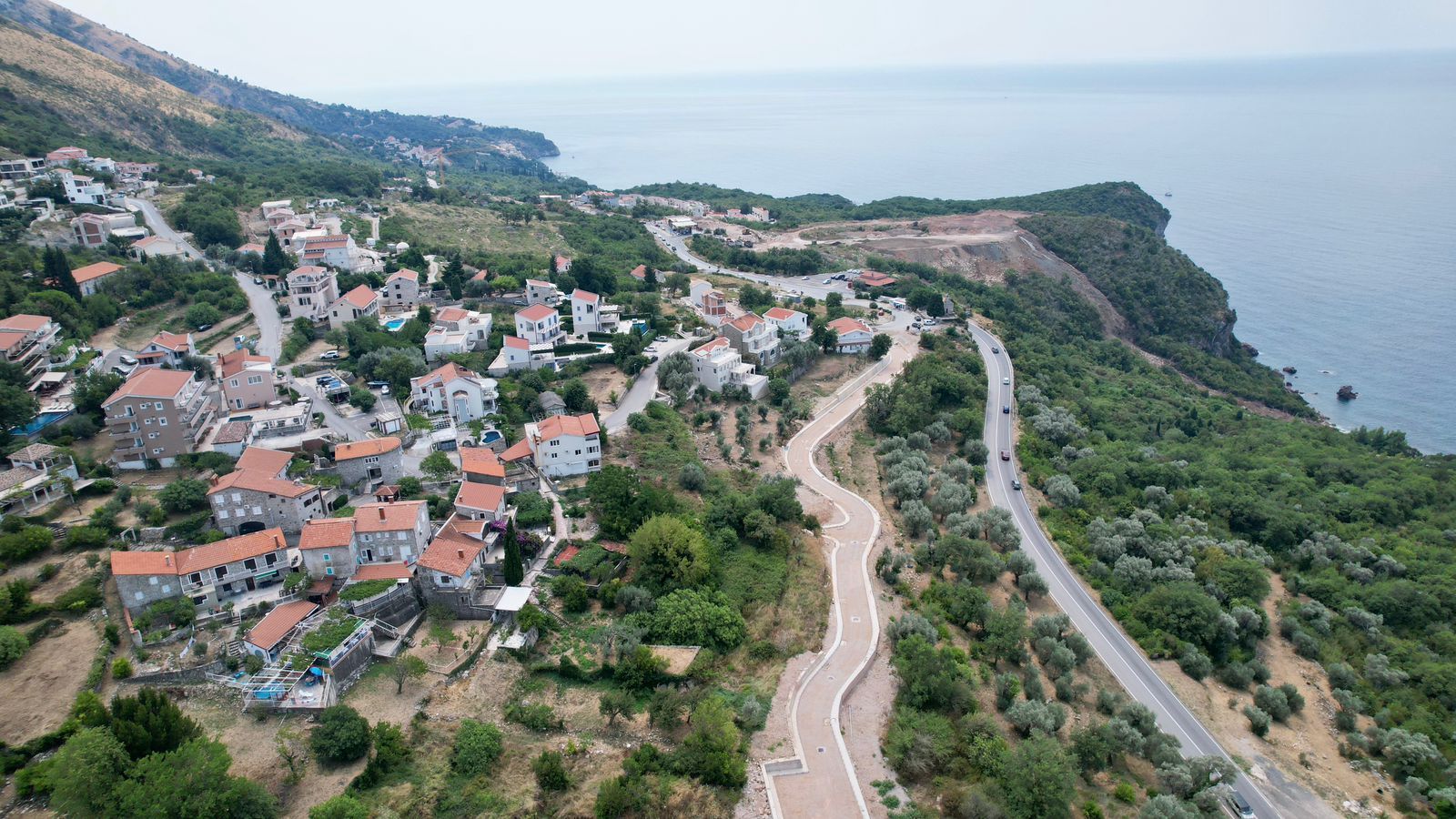 Prodaja građevinskog zemljista 2.682 m² za izgradnju 5 luksuznih vila sa pogledom na more – Blizikuće, Budva - Amfora Real Estate