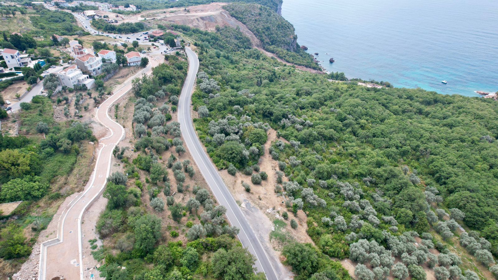 Prodaja građevinskog zemljista 2.682 m² za izgradnju 5 luksuznih vila sa pogledom na more – Blizikuće, Budva - Amfora Real Estate