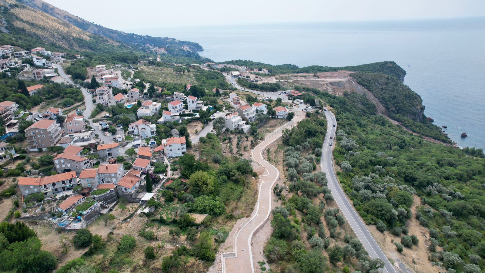 Prodaja građevinskog zemljista 2.682 m² za izgradnju 5 luksuznih vila sa pogledom na more – Blizikuće, Budva - Amfora Real Estate