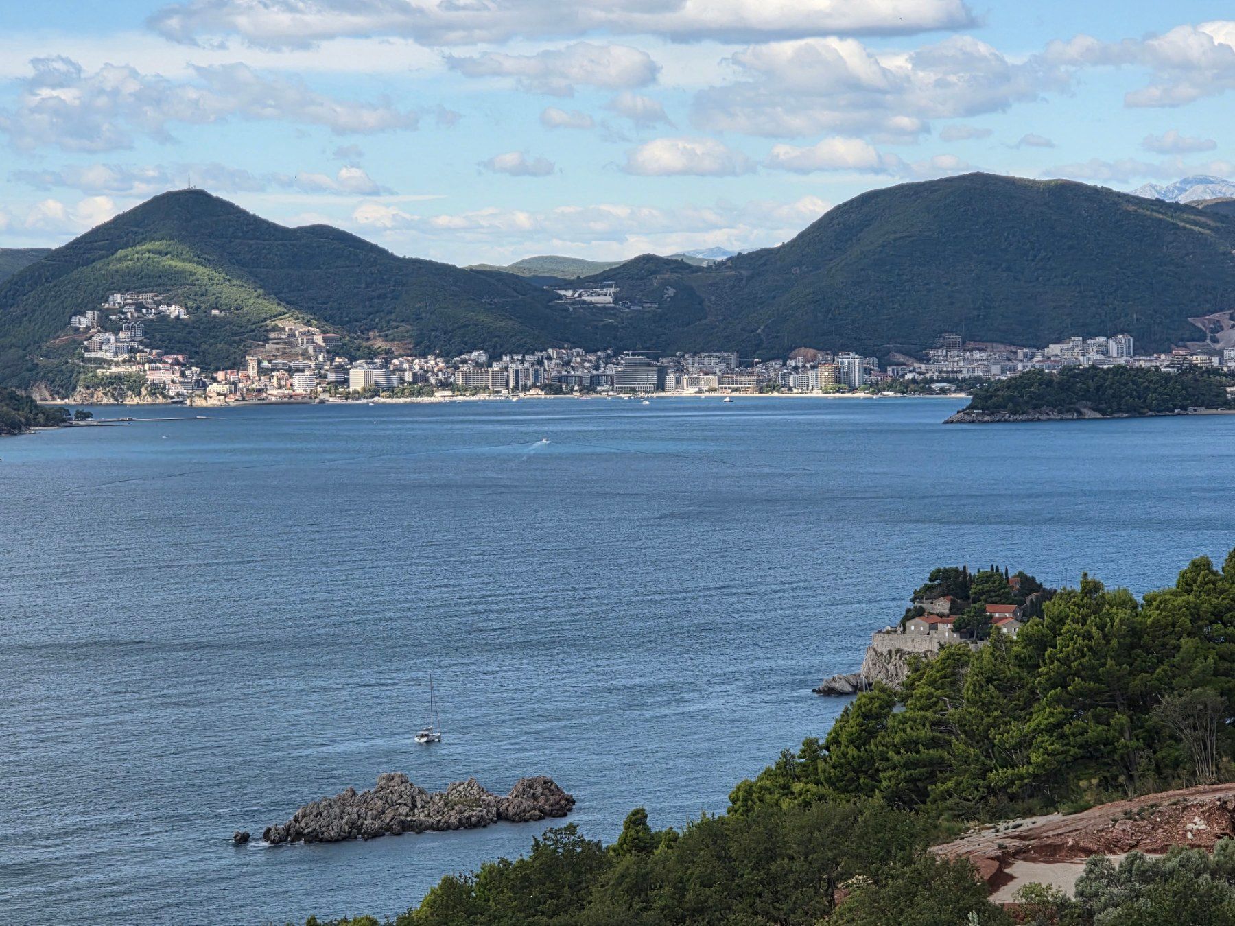 Prodaja građevinskog zemljista 2.682 m² za izgradnju 5 luksuznih vila sa pogledom na more – Blizikuće, Budva - Amfora Real Estate