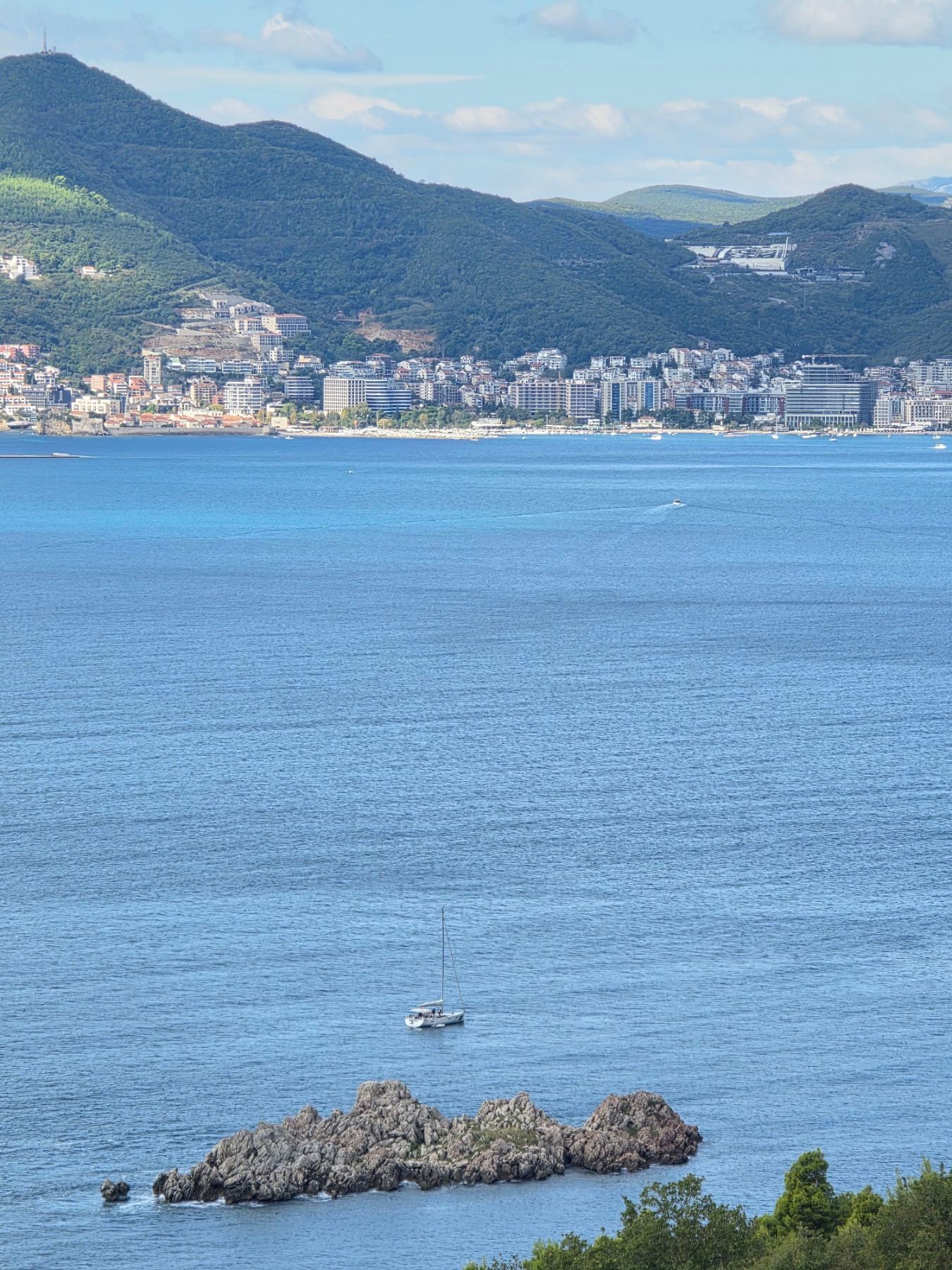 Prodaja građevinskog zemljista 2.682 m² za izgradnju 5 luksuznih vila sa pogledom na more – Blizikuće, Budva - Amfora Real Estate