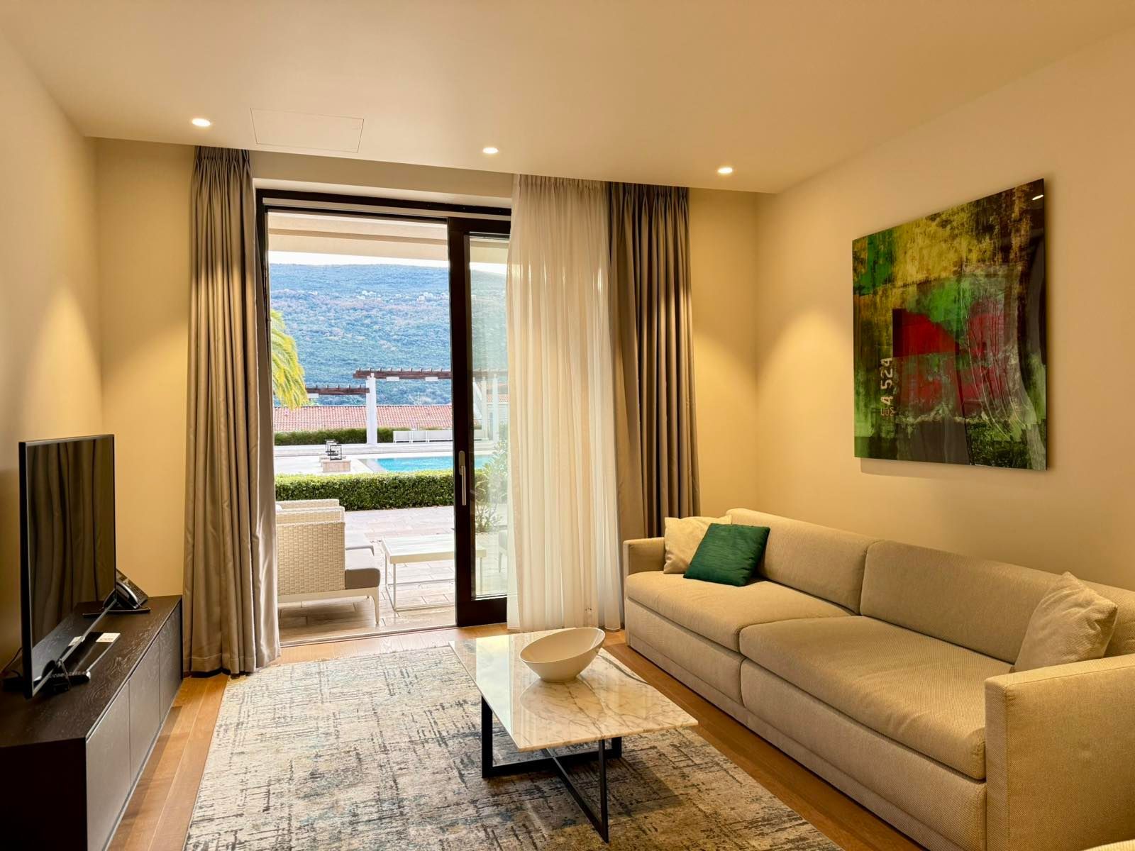 amforaproperty.com/Luksuzan jednosoban stan sa direktnim pristupom bazenu u Portonovi Village Residences, Herceg Novi