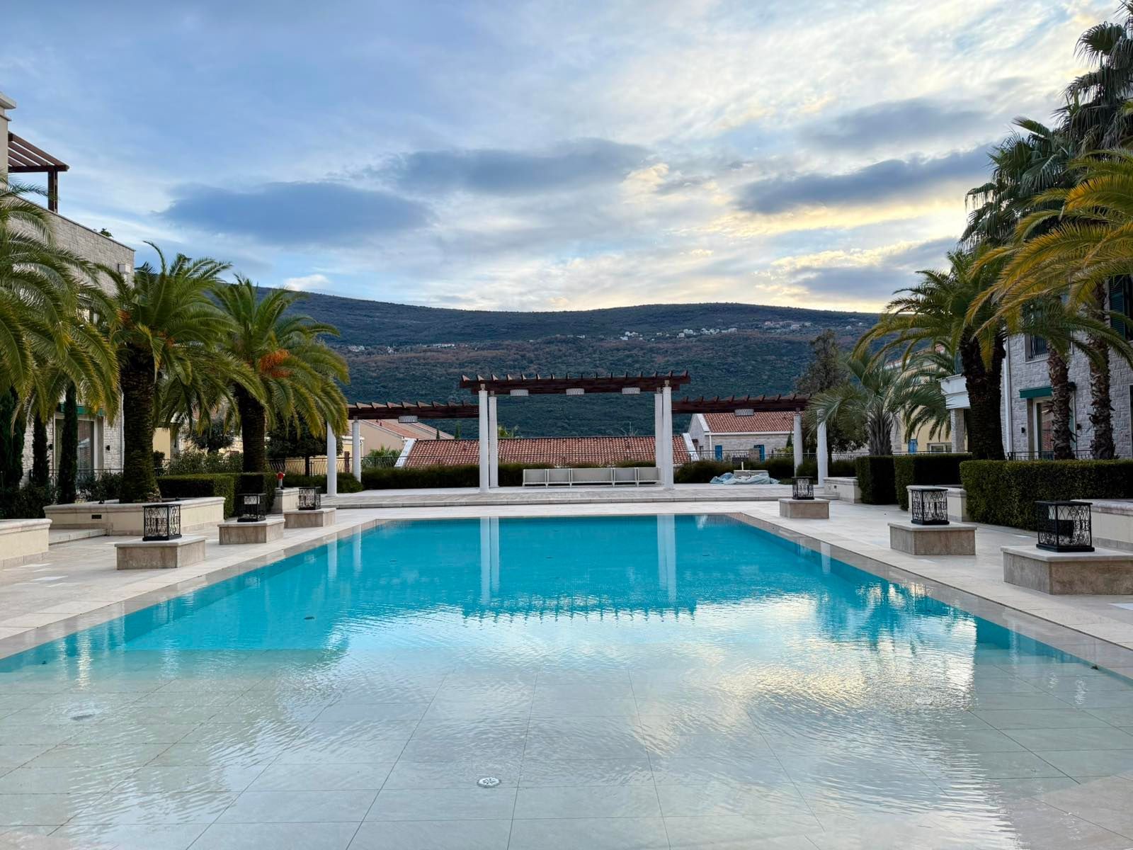 amforaproperty.com/Luksuzan jednosoban stan sa direktnim pristupom bazenu u Portonovi Village Residences, Herceg Novi