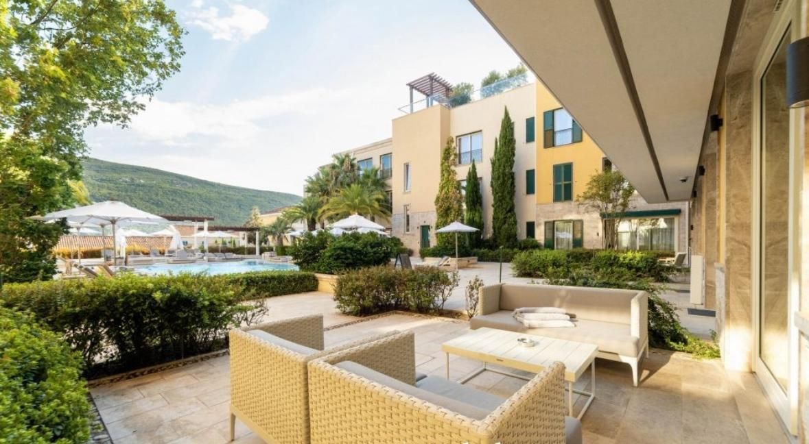 amforaproperty.com/Luksuzan jednosoban stan sa direktnim pristupom bazenu u Portonovi Village Residences, Herceg Novi