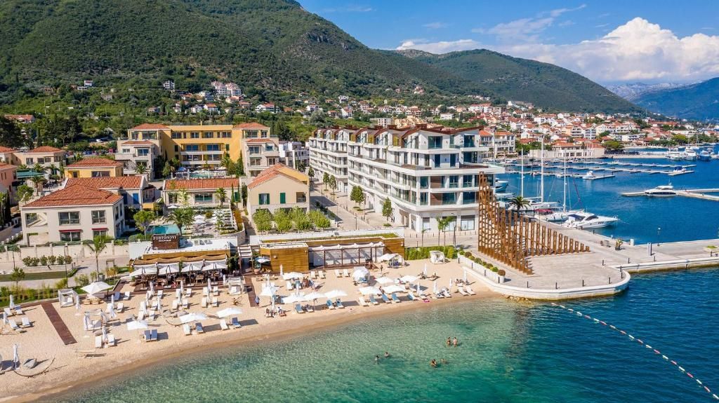 amforaproperty.com/Luksuzan jednosoban stan sa direktnim pristupom bazenu u Portonovi Village Residences, Herceg Novi