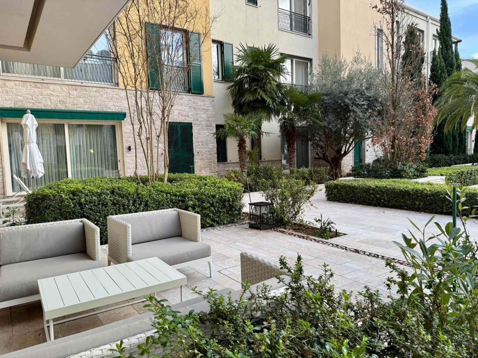 amforaproperty.com/Luksuzan jednosoban stan sa direktnim pristupom bazenu u Portonovi Village Residences, Herceg Novi