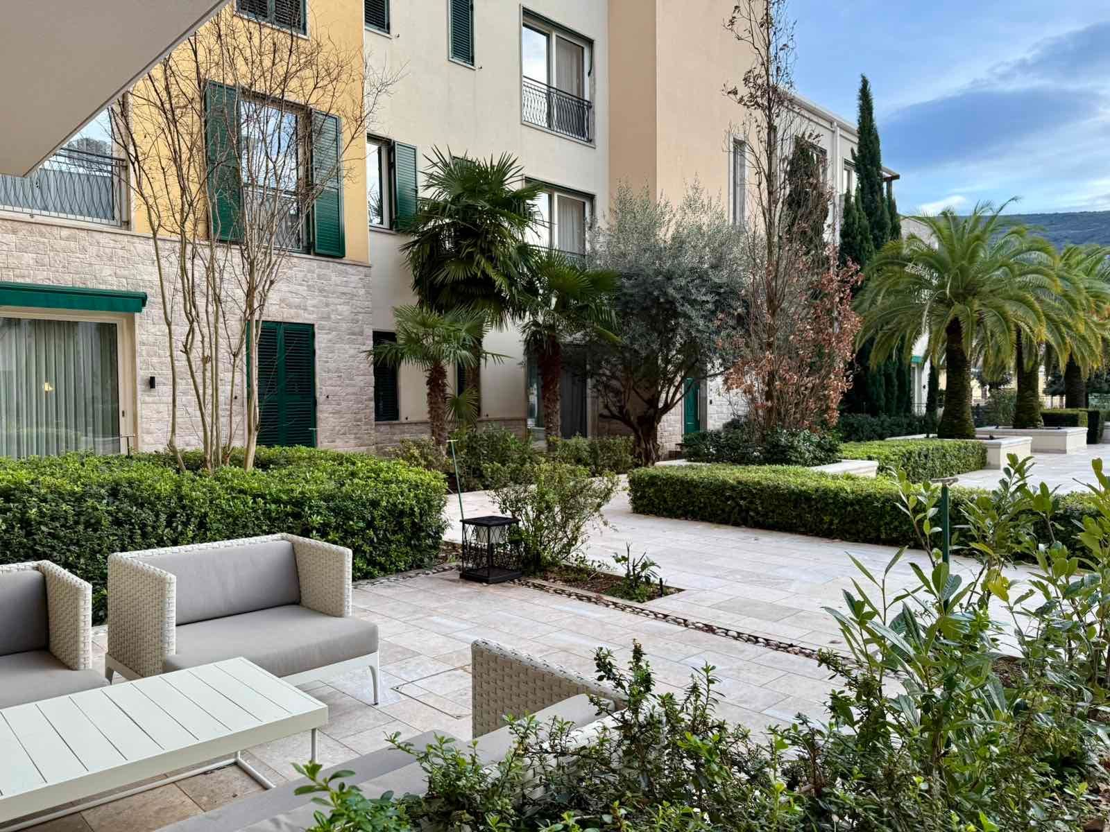 amforaproperty.com/Luksuzan jednosoban stan sa direktnim pristupom bazenu u Portonovi Village Residences, Herceg Novi