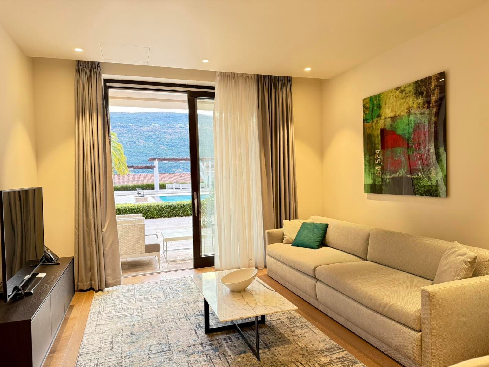 amforaproperty.com/Luksuzan jednosoban stan sa direktnim pristupom bazenu u Portonovi Village Residences, Herceg Novi