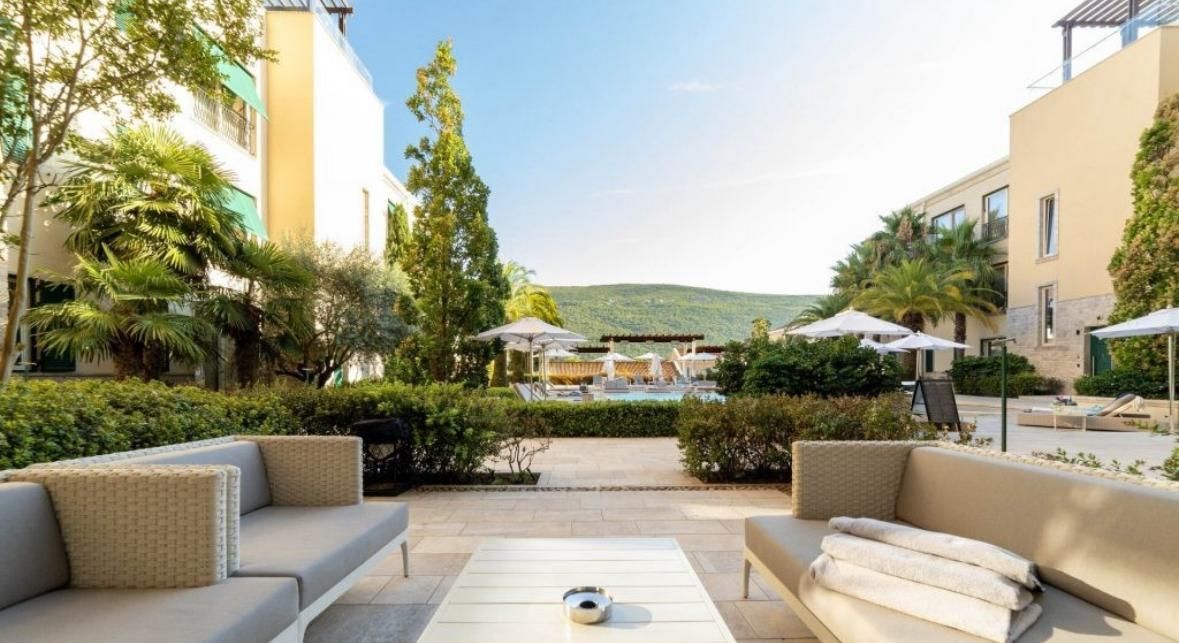 amforaproperty.com/Luksuzan jednosoban stan sa direktnim pristupom bazenu u Portonovi Village Residences, Herceg Novi