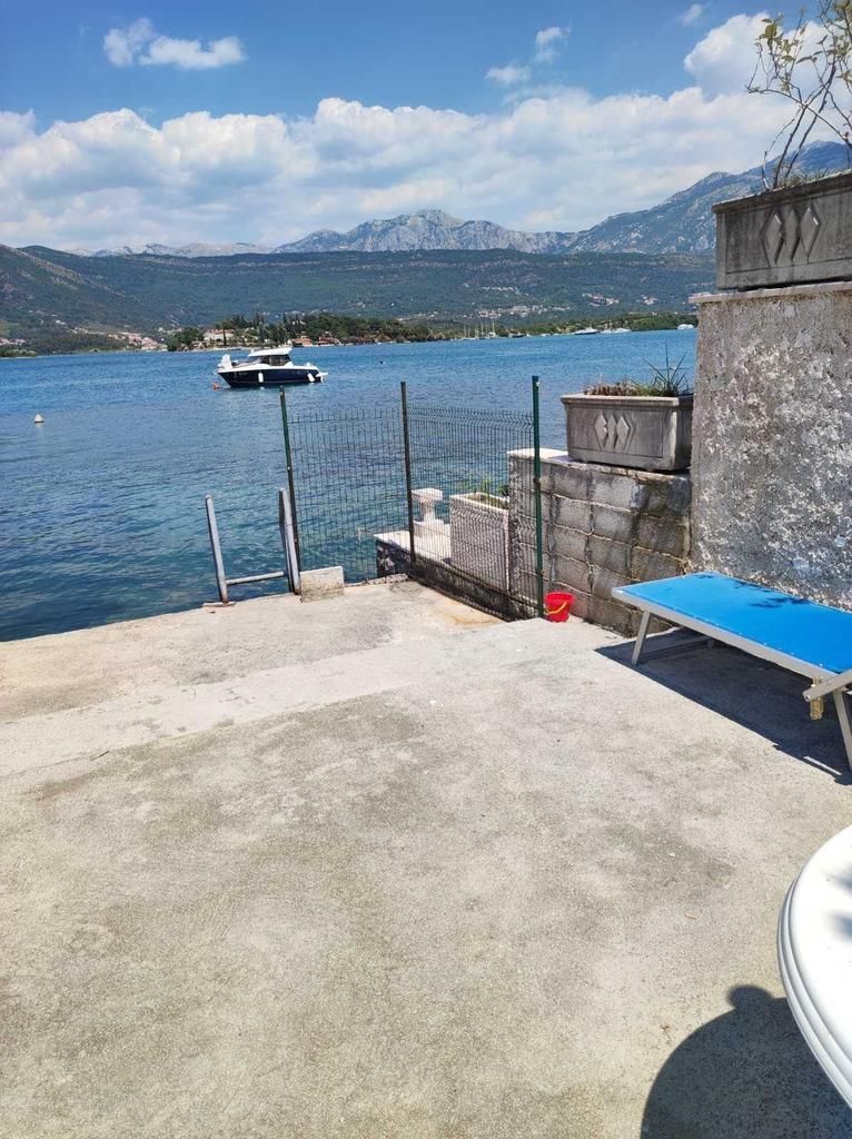 amforaproperty.com/Dve kuće na obali mora u Đuraševićima, Tivat – 387 m²