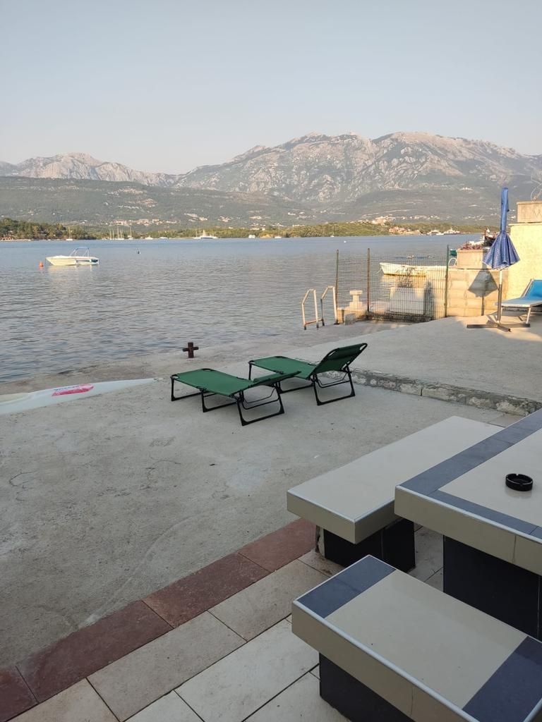 amforaproperty.com/Dve kuće na obali mora u Đuraševićima, Tivat – 387 m²