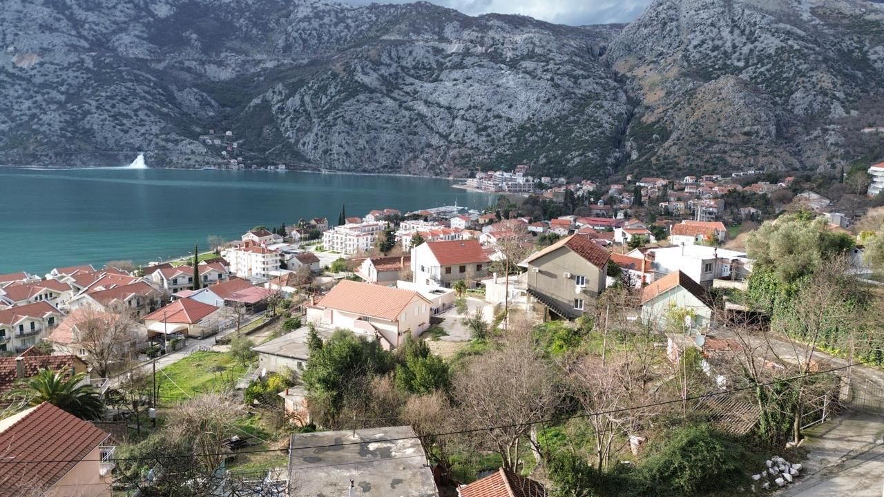 amforaproperty.com/Urbanizovan plac 425 m² sa pogledom na more, 200 m od obale - Risan, Kotor