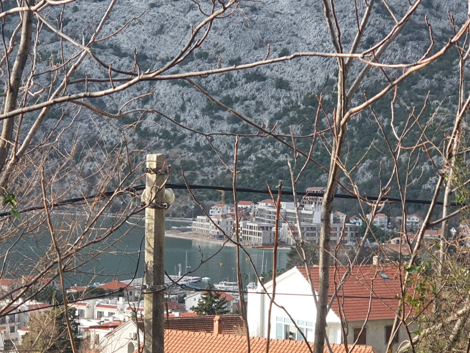 amforaproperty.com/Urbanizovan plac 425 m² sa pogledom na more, 200 m od obale - Risan, Kotor
