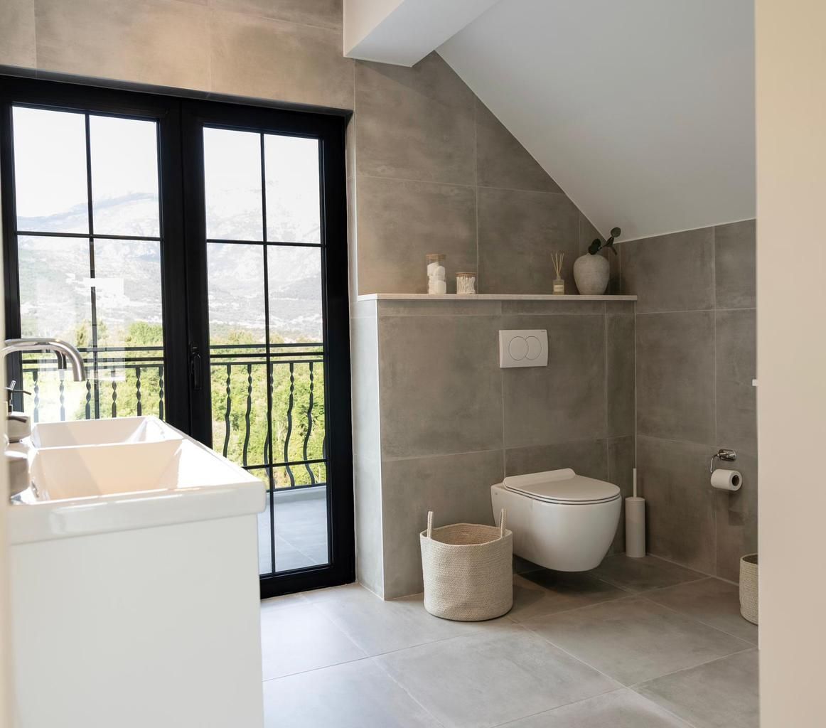 amforaproperty.com/Nova Luksuzna Vila u Tivtu – 424 m²