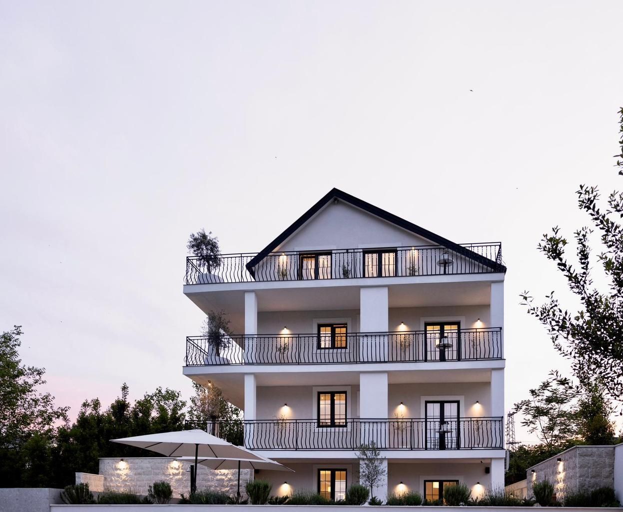 amforaproperty.com/Nova Luksuzna Vila u Tivtu – 424 m²