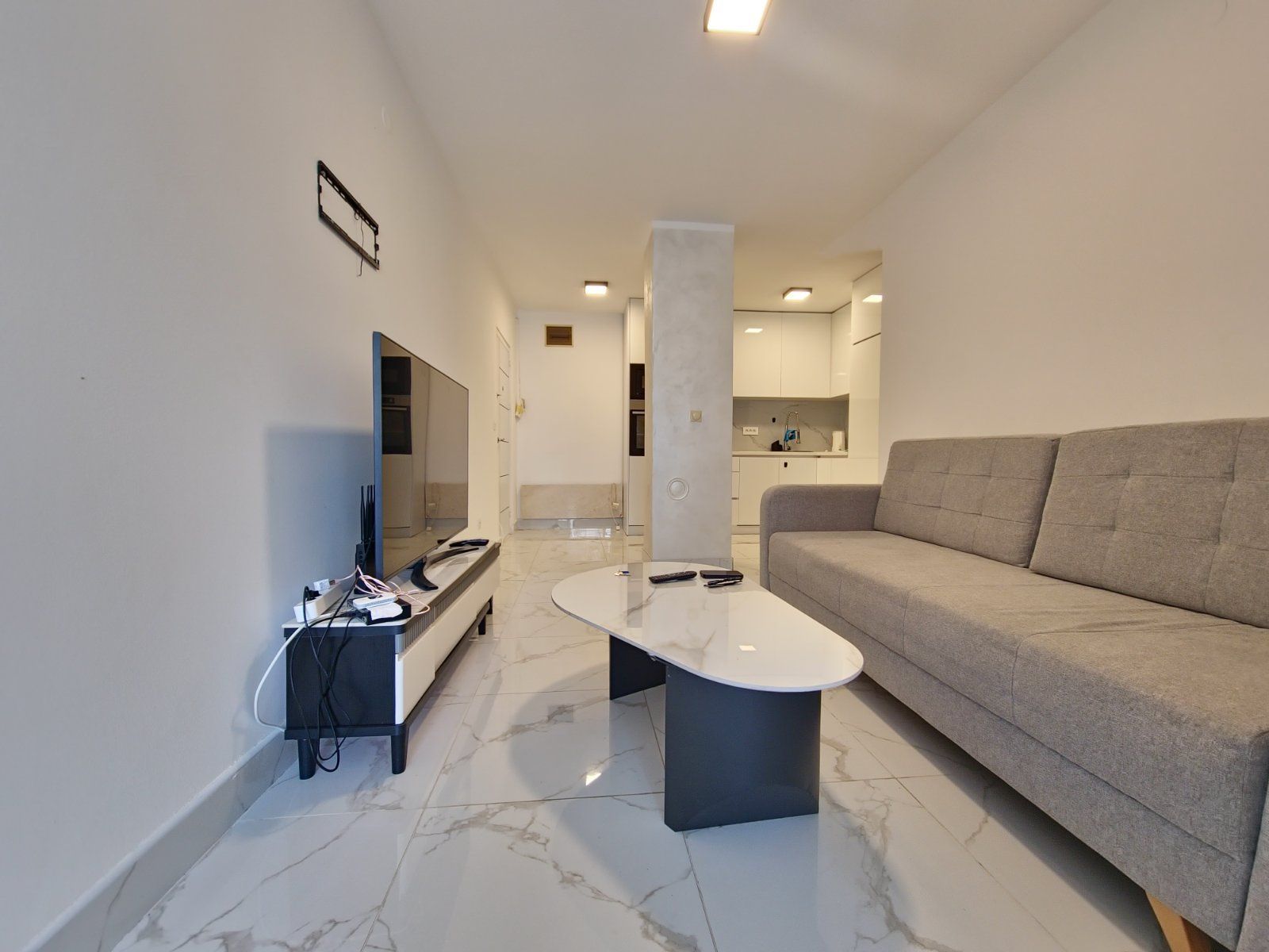 Izdavanje jednosobnog, moderno opremljenog stana u centru Budve – na duži period - Amfora Real Estate