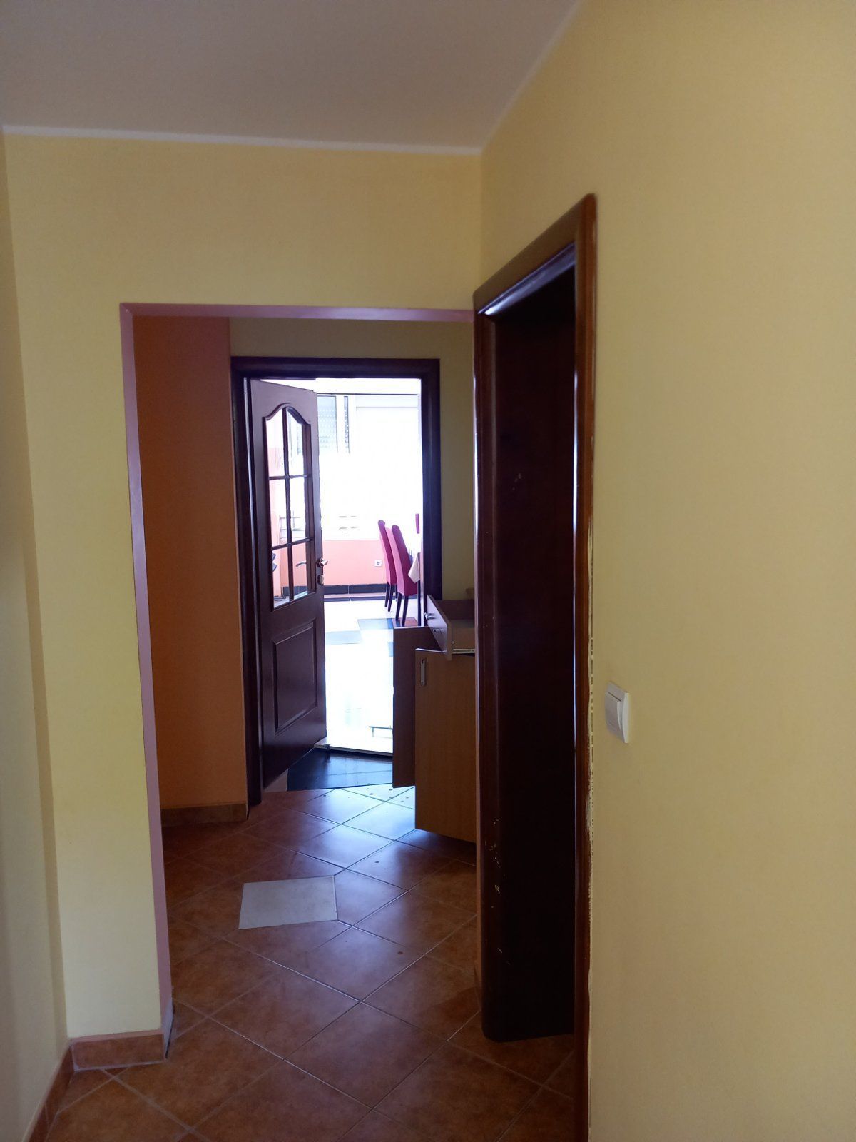 amforaproperty.com/Izdavanje,Budva,Babin Do-Dvosoban moderno opremljen stan 85m2 sa pogledom na more i grad (NA DUZI PERIOD)