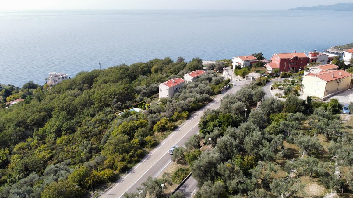 amforaproperty.com/Urbanizovan plac sa pogledom na more, 1700 m², Reževići, Budva