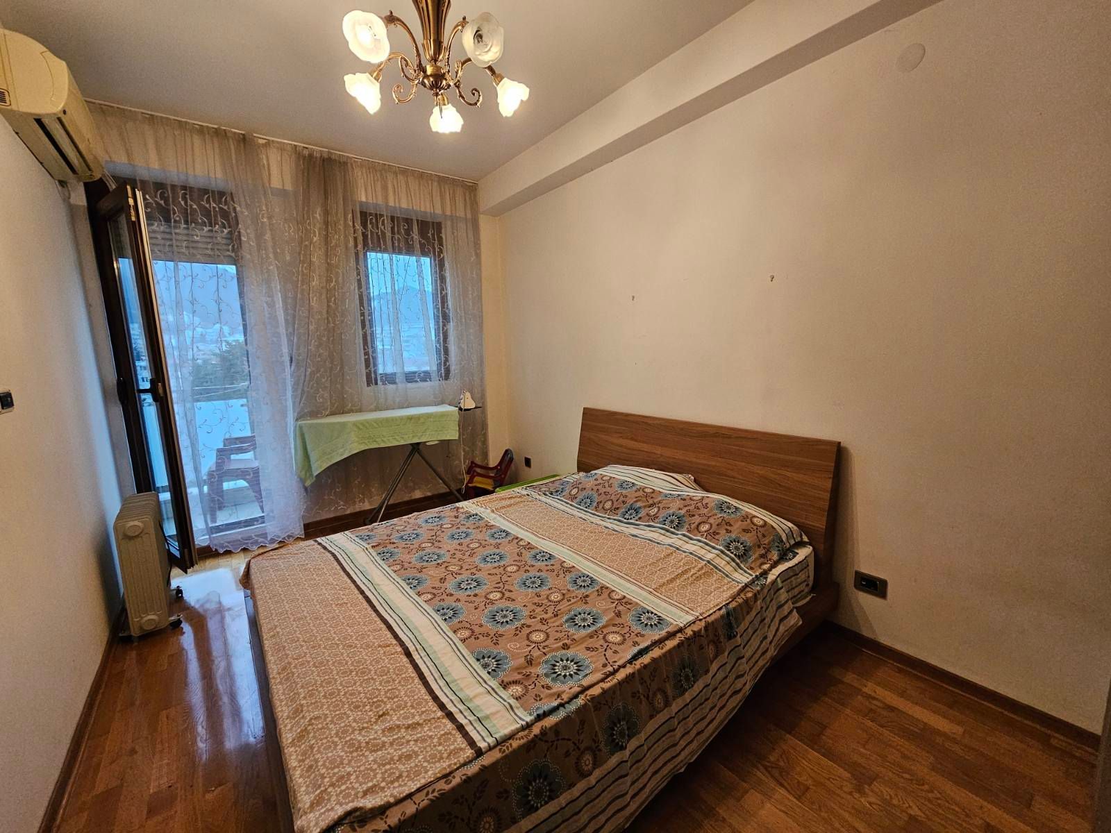 amforaproperty.com/Dvosoban stan u centru Budve sa pogledom na planine i grad, 54 m²
