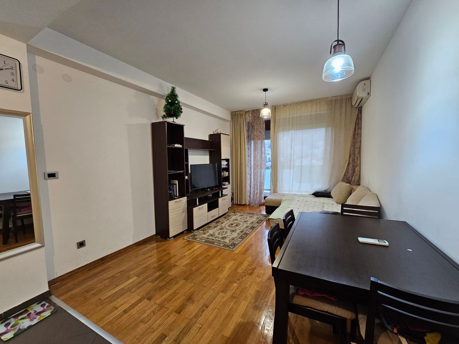 amforaproperty.com/Dvosoban stan u centru Budve sa pogledom na planine i grad, 54 m²