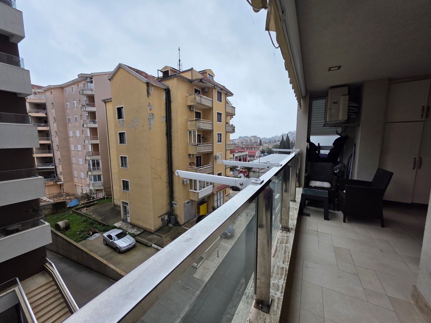 amforaproperty.com/Luksuzno opremljen dvosoban stan 80m² u Budvi,Rozino