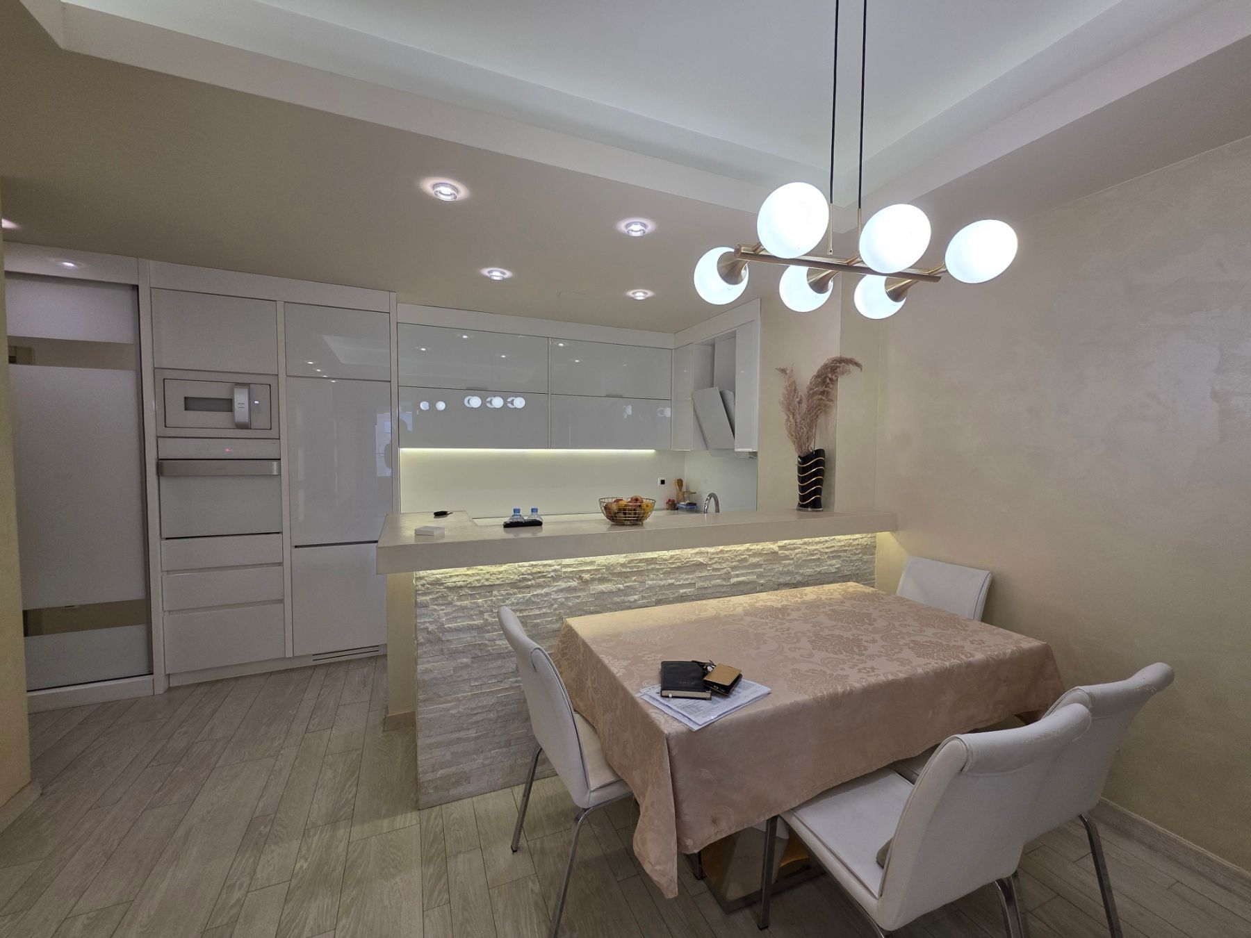 amforaproperty.com/Luksuzno opremljen dvosoban stan 80m² u Budvi,Rozino
