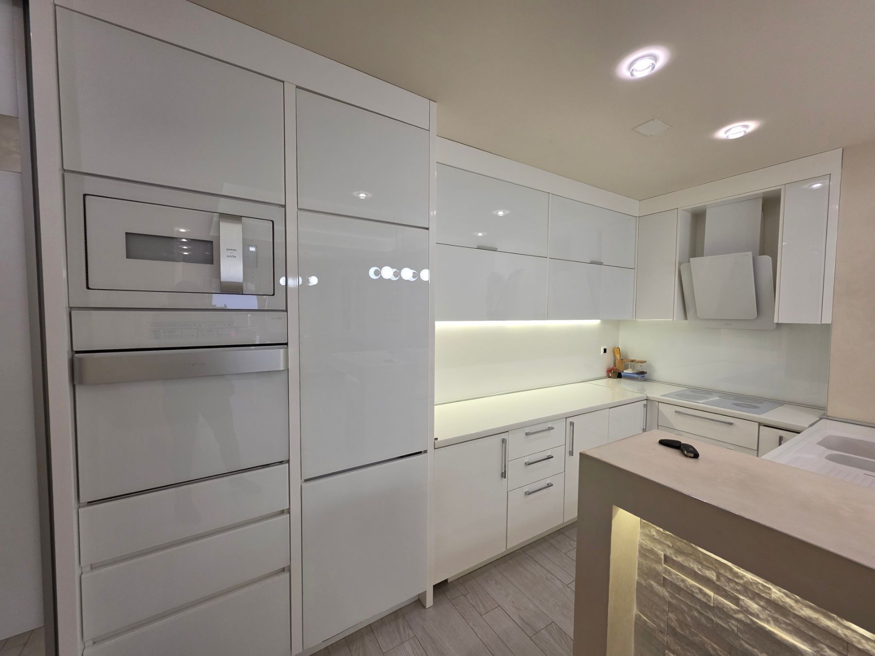 amforaproperty.com/Luksuzno opremljen dvosoban stan 80m² u Budvi,Rozino
