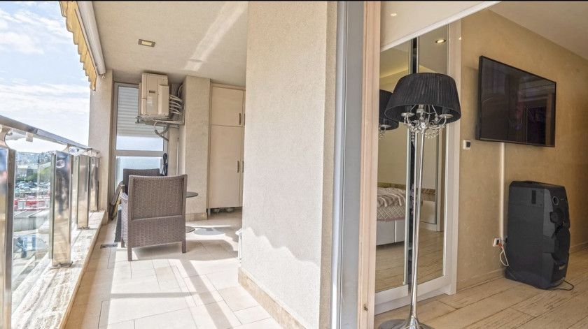 amforaproperty.com/Luksuzno opremljen dvosoban stan 80m² u Budvi,Rozino