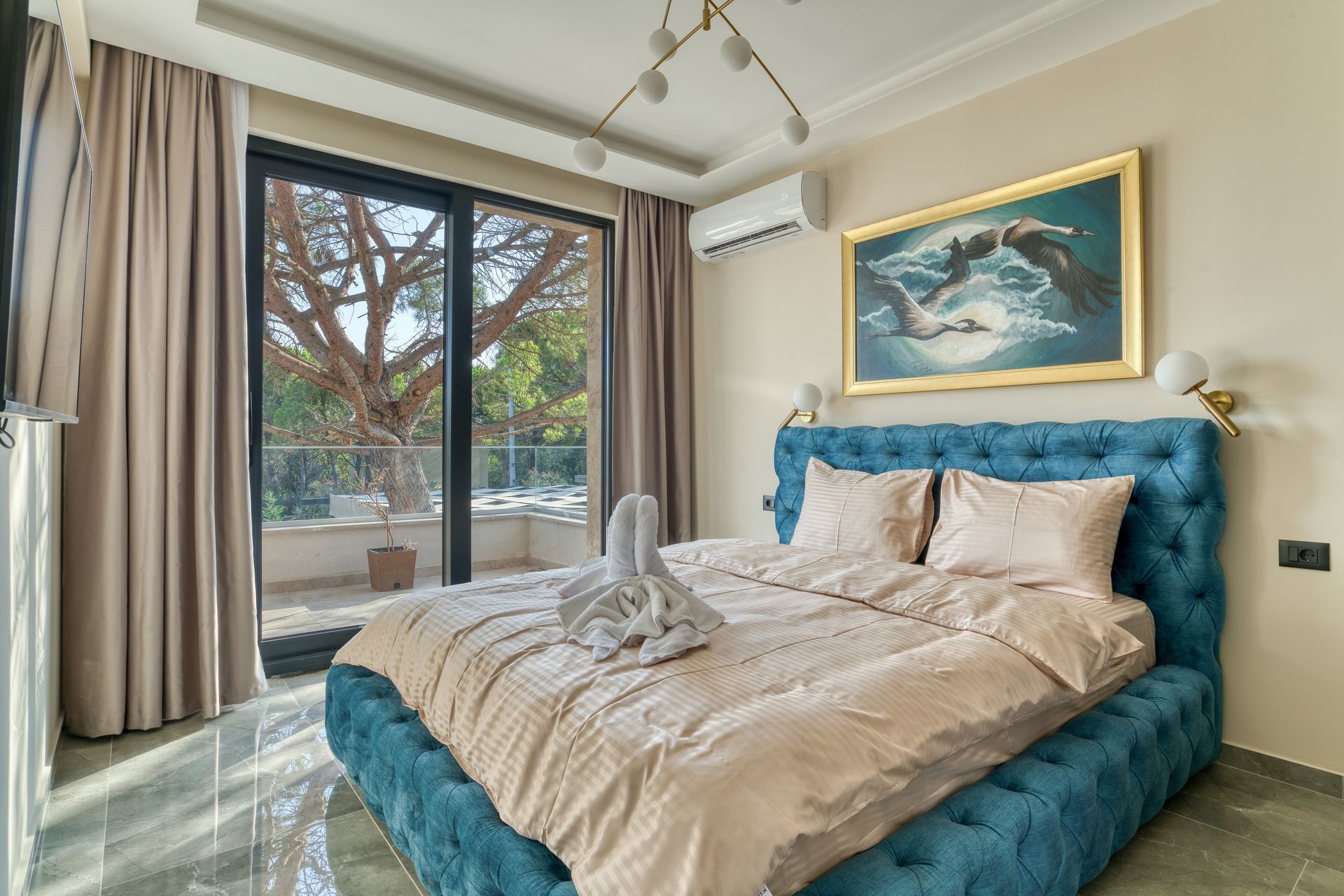 Izdavanje,Kotor,Zagora-Ekskluzivna Vila sa Bazenom, Krovnom Terasom, Đakuzijem i Letnjom Kuhinjom (NA PERIOD DO 01.05.2026) - Amfora Real Estate