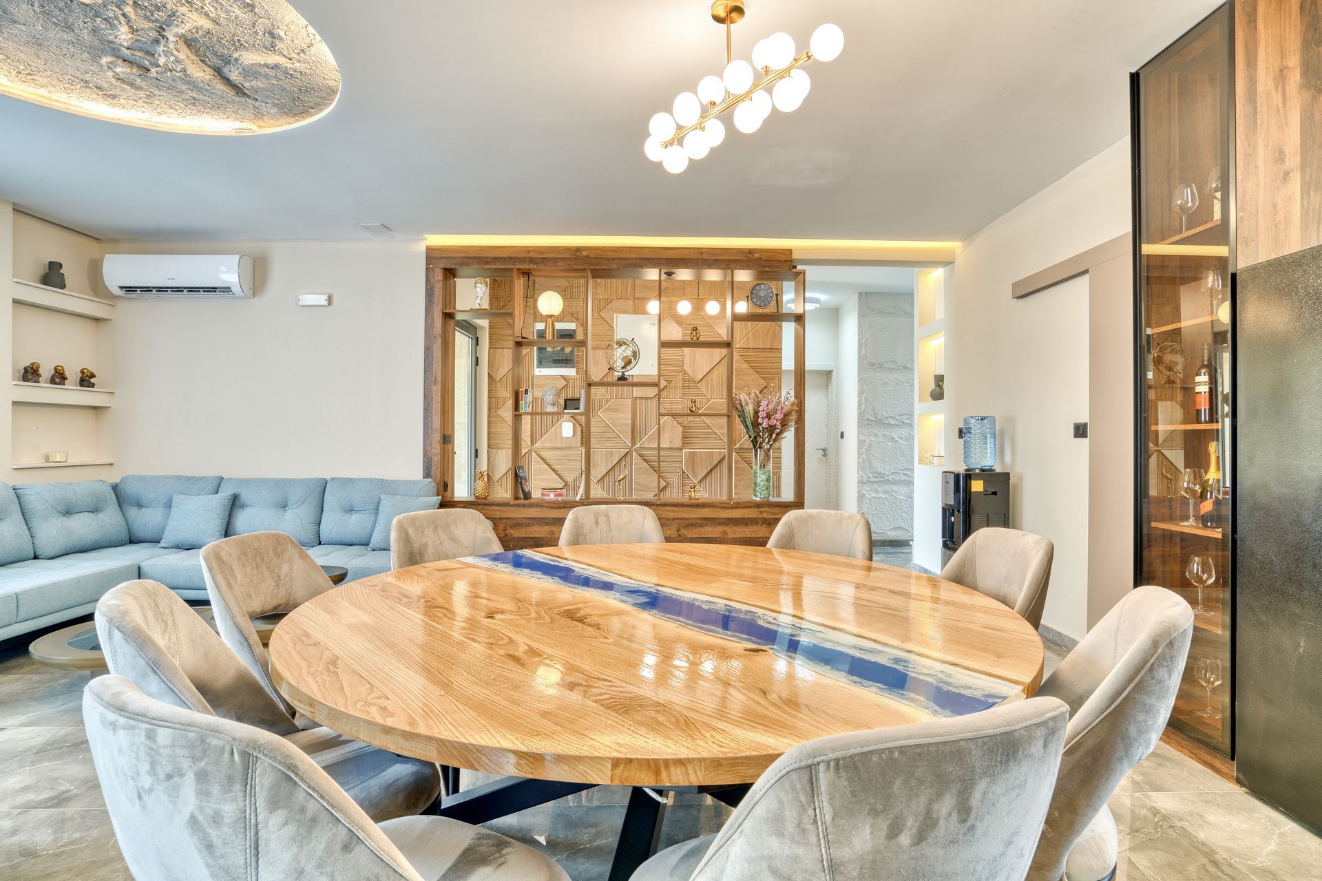 Izdavanje,Kotor,Zagora-Ekskluzivna Vila sa Bazenom, Krovnom Terasom, Đakuzijem i Letnjom Kuhinjom (NA PERIOD DO 01.05.2026) - Amfora Real Estate