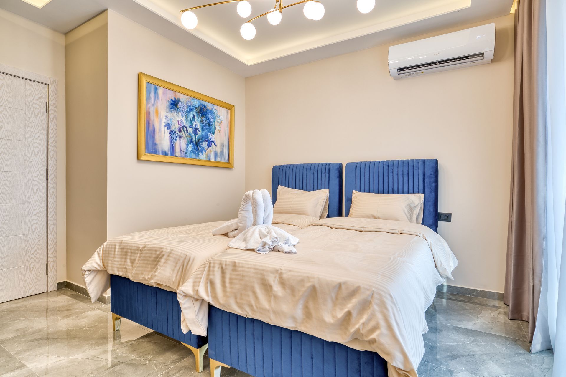 Izdavanje,Kotor,Zagora-Ekskluzivna Vila sa Bazenom, Krovnom Terasom, Đakuzijem i Letnjom Kuhinjom (NA PERIOD DO 01.05.2026) - Amfora Real Estate