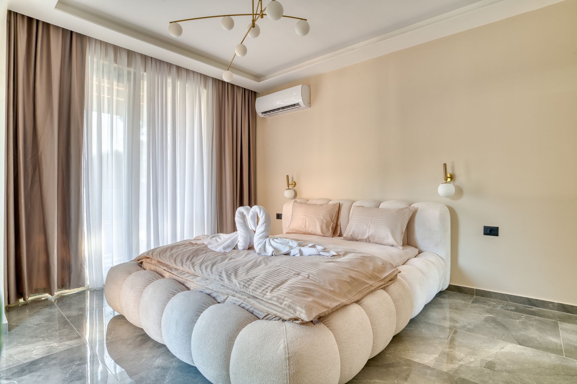 Izdavanje,Kotor,Zagora-Ekskluzivna Vila sa Bazenom, Krovnom Terasom, Đakuzijem i Letnjom Kuhinjom (NA PERIOD DO 01.05.2026) - Amfora Real Estate