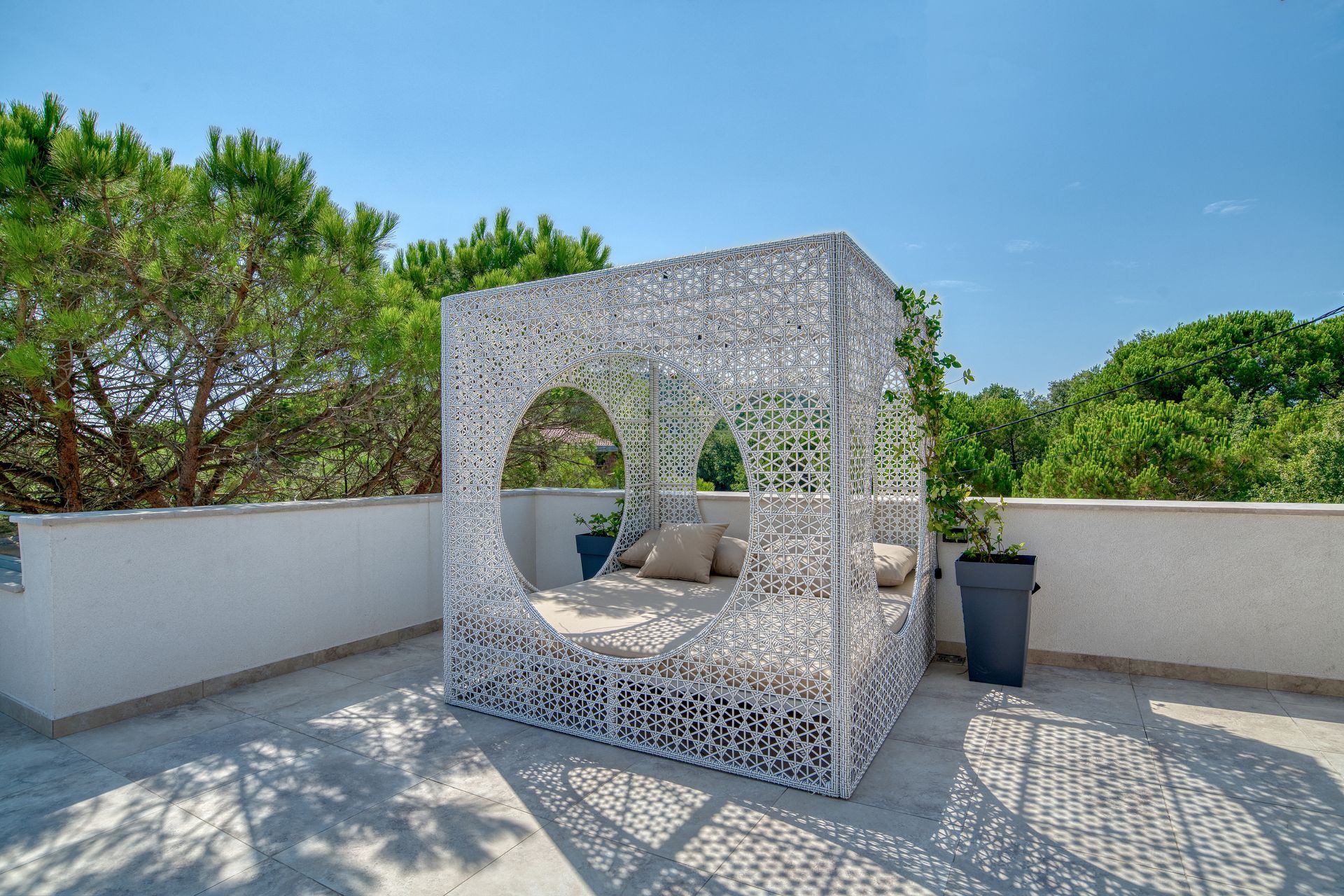 Izdavanje,Kotor,Zagora-Ekskluzivna Vila sa Bazenom, Krovnom Terasom, Đakuzijem i Letnjom Kuhinjom (NA PERIOD DO 01.05.2026) - Amfora Real Estate