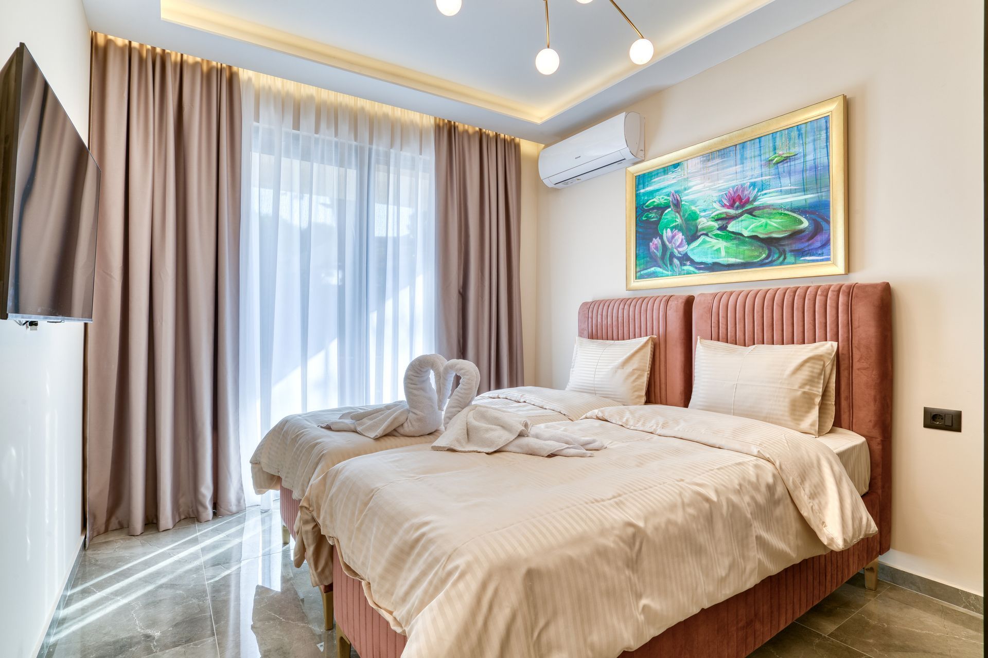 Izdavanje,Kotor,Zagora-Ekskluzivna Vila sa Bazenom, Krovnom Terasom, Đakuzijem i Letnjom Kuhinjom (NA PERIOD DO 01.05.2026) - Amfora Real Estate