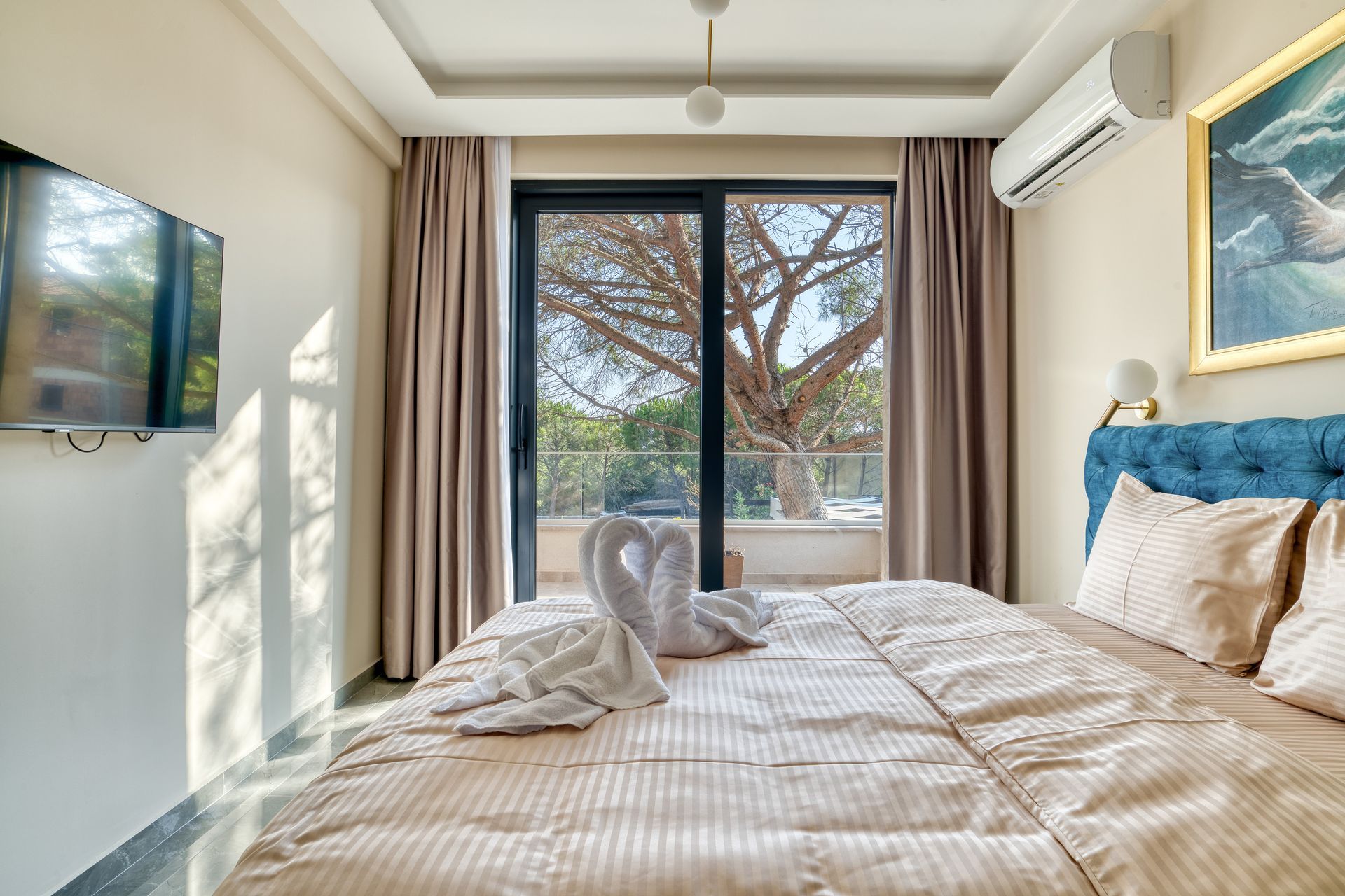 Izdavanje,Kotor,Zagora-Ekskluzivna Vila sa Bazenom, Krovnom Terasom, Đakuzijem i Letnjom Kuhinjom (NA PERIOD DO 01.05.2026) - Amfora Real Estate