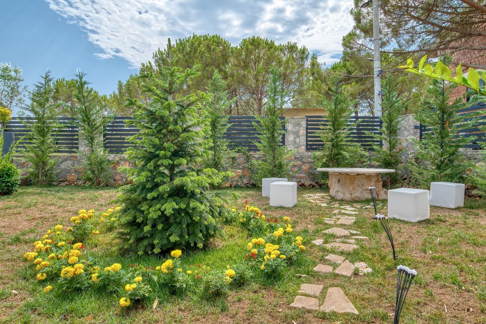 Izdavanje,Kotor,Zagora-Ekskluzivna Vila sa Bazenom, Krovnom Terasom, Đakuzijem i Letnjom Kuhinjom (NA PERIOD DO 01.05.2026) - Amfora Real Estate