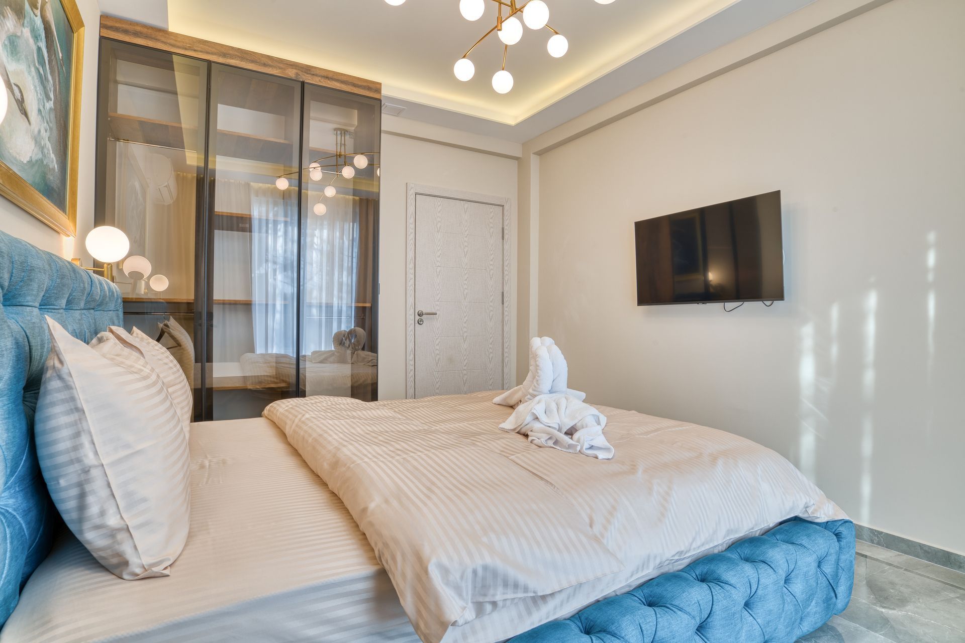 Izdavanje,Kotor,Zagora-Ekskluzivna Vila sa Bazenom, Krovnom Terasom, Đakuzijem i Letnjom Kuhinjom (NA PERIOD DO 01.05.2026) - Amfora Real Estate