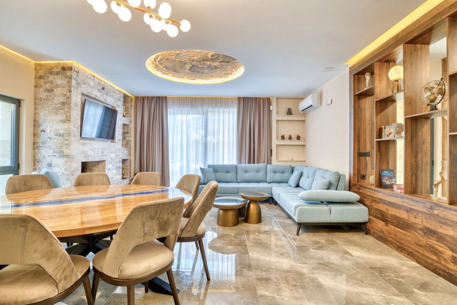 Izdavanje,Kotor,Zagora-Ekskluzivna Vila sa Bazenom, Krovnom Terasom, Đakuzijem i Letnjom Kuhinjom (NA PERIOD DO 01.05.2026) - Amfora Real Estate