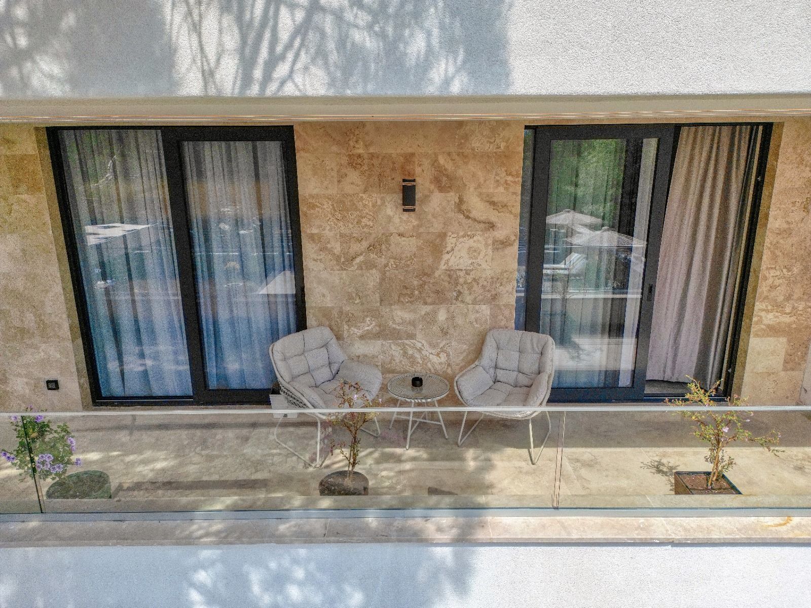 Izdavanje,Kotor,Zagora-Ekskluzivna Vila sa Bazenom, Krovnom Terasom, Đakuzijem i Letnjom Kuhinjom (NA PERIOD DO 01.05.2026) - Amfora Real Estate