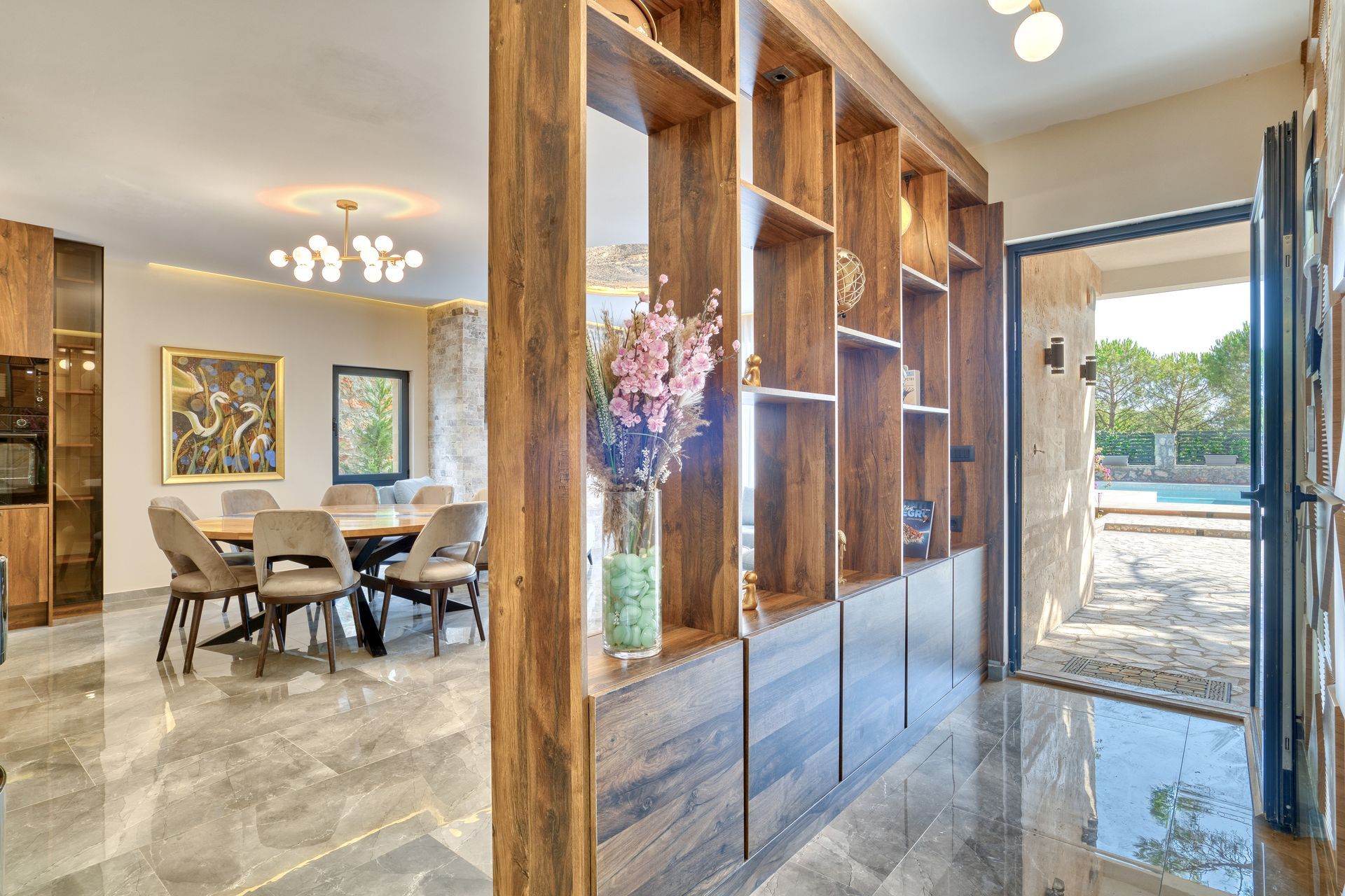 Izdavanje,Kotor,Zagora-Ekskluzivna Vila sa Bazenom, Krovnom Terasom, Đakuzijem i Letnjom Kuhinjom (NA PERIOD DO 01.05.2026) - Amfora Real Estate