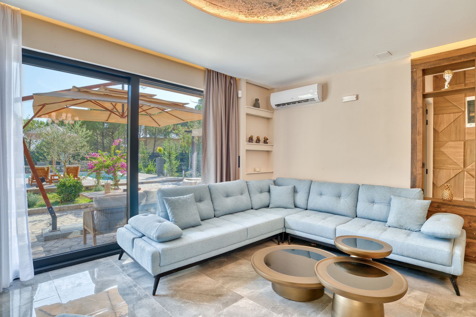 Izdavanje,Kotor,Zagora-Ekskluzivna Vila sa Bazenom, Krovnom Terasom, Đakuzijem i Letnjom Kuhinjom (NA PERIOD DO 01.05.2026) - Amfora Real Estate