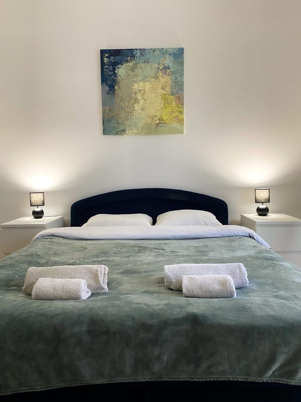 Trosoban namesten stan sa pogledom na more i grad ,Budva-Dubovica (NA DUZI PERIOD) - Amfora Real Estate