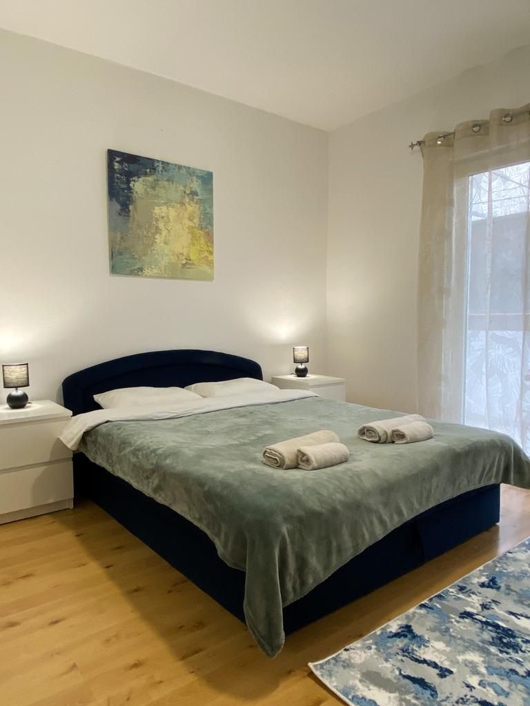 Trosoban namesten stan sa pogledom na more i grad ,Budva-Dubovica (NA DUZI PERIOD) - Amfora Real Estate