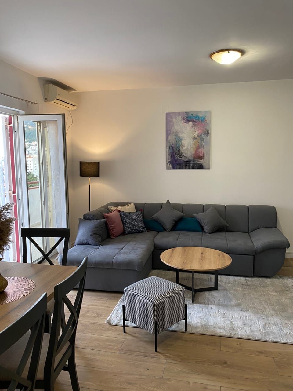 Trosoban namesten stan sa pogledom na more i grad ,Budva-Dubovica (NA DUZI PERIOD) - Amfora Real Estate