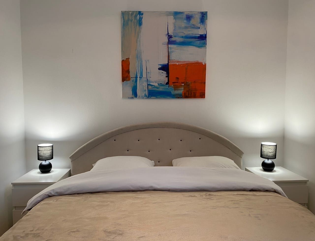 Trosoban namesten stan sa pogledom na more i grad ,Budva-Dubovica (NA DUZI PERIOD) - Amfora Real Estate