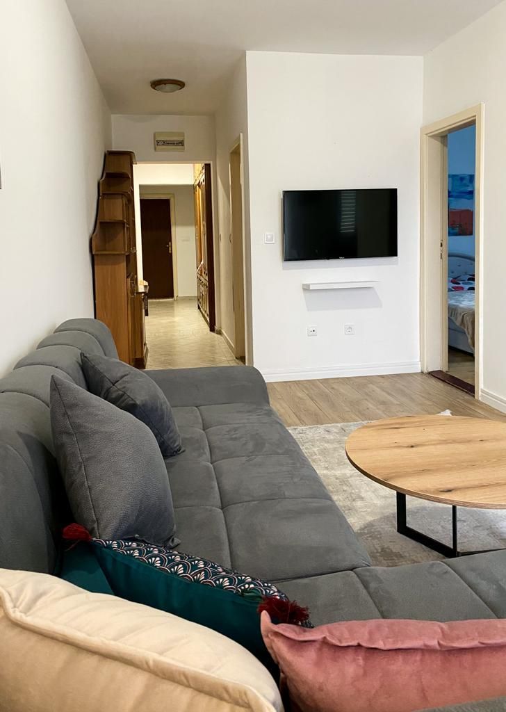 Trosoban namesten stan sa pogledom na more i grad ,Budva-Dubovica (NA DUZI PERIOD) - Amfora Real Estate