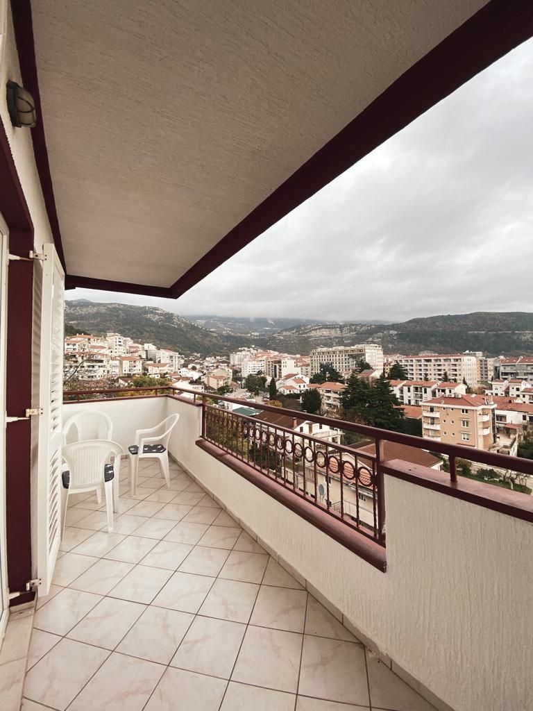 Trosoban namesten stan sa pogledom na more i grad ,Budva-Dubovica (NA DUZI PERIOD) - Amfora Real Estate