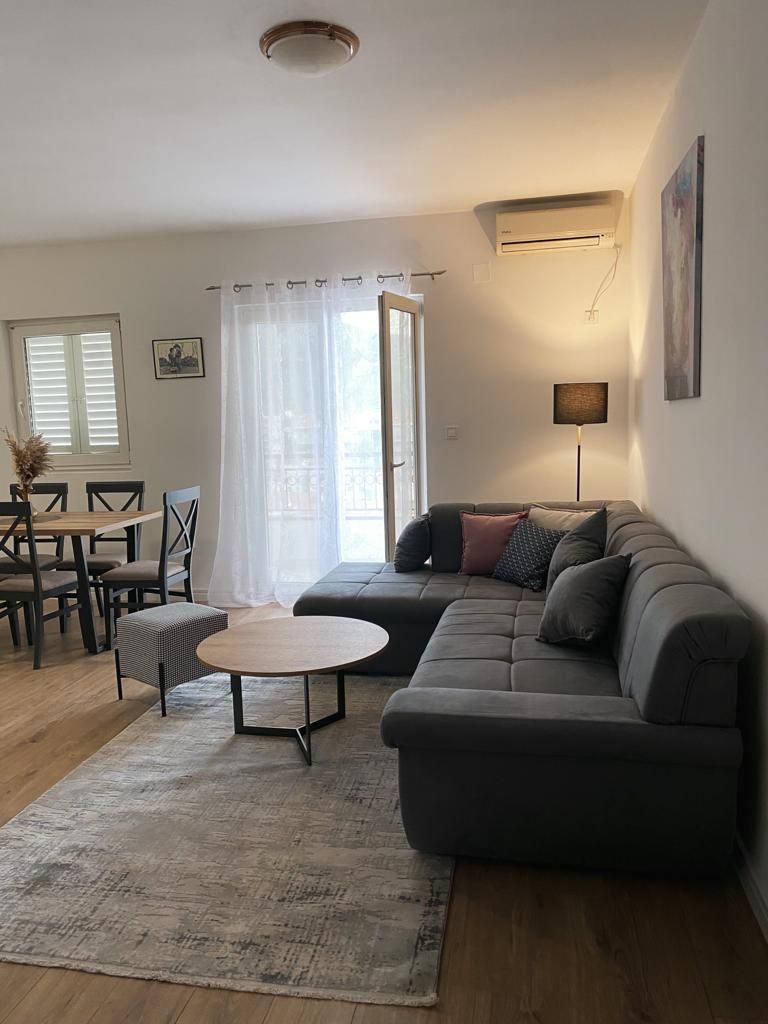 Trosoban namesten stan sa pogledom na more i grad ,Budva-Dubovica (NA DUZI PERIOD) - Amfora Real Estate