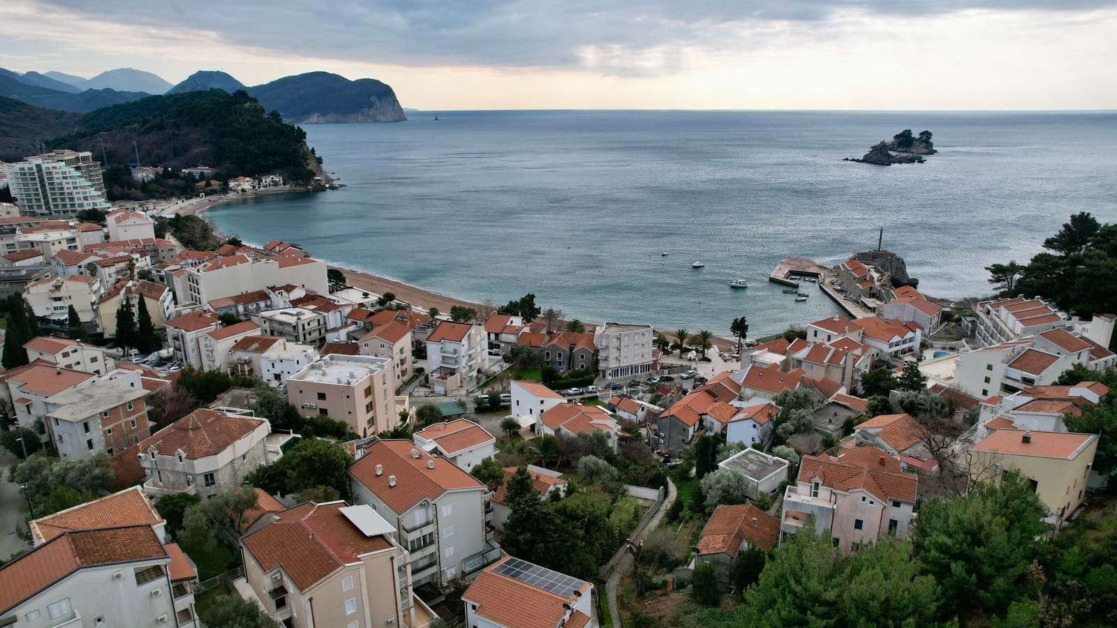 amforaproperty.com/Urbanizovan plac 237m² na atraktivnoj lokaciji, Petrovac