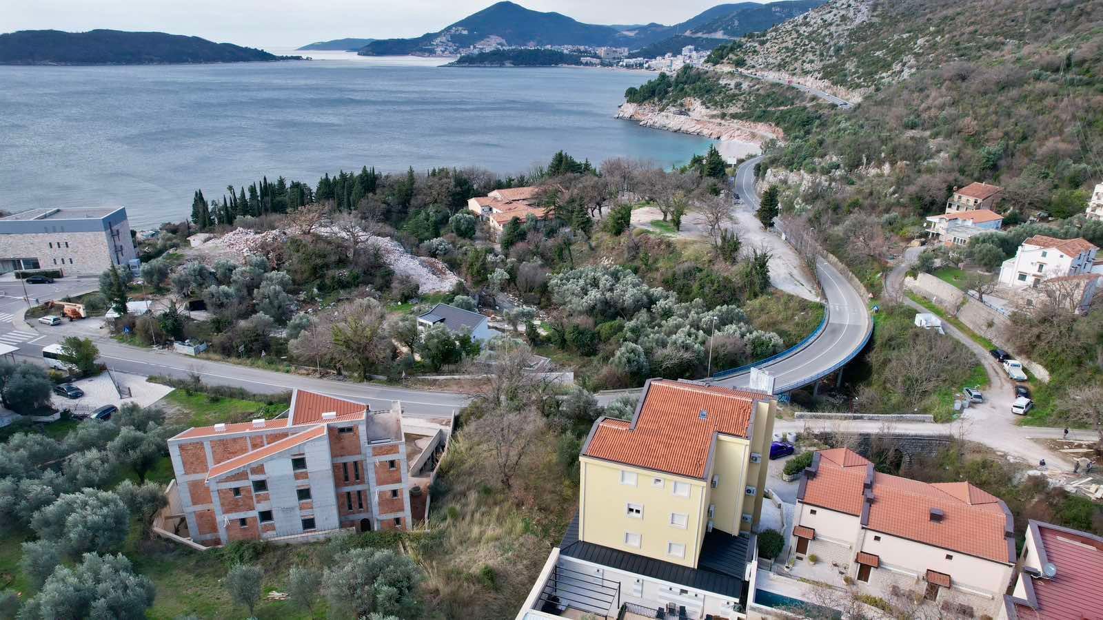 amforaproperty.com/Urbanizovan plac 808 m² sa pogledom na more -Kamenovo,Budva